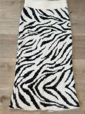 H&M Zebra Print Midi Knit Skirt in Black and White